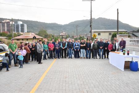 Vereadores participam da inauguração do calçamento da rua 4 de Setembro 